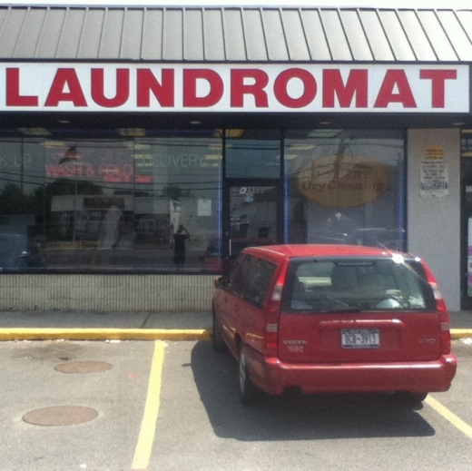Mrs. Sandors Suds Laundromat in Island Park City, New York, United States - #1 Photo of Point of interest, Establishment, Laundry