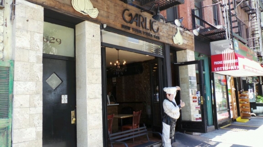 Photo by Walkersixteen NYC for Garlic New York Pizza Bar