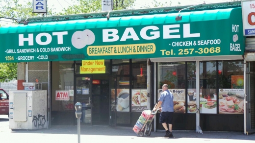 Photo by Walkereight NYC for Hot Bagels