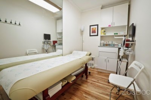 Photo by <br />
<b>Notice</b>:  Undefined index: user in <b>/home/www/activeuser/data/www/vaplace.com/core/views/default/photos.php</b> on line <b>128</b><br />
. Picture for Hold Middle Acupuncture Upper East Side in New York City, New York, United States - Point of interest, Establishment, Health
