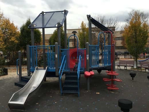 Photo by <br />
<b>Notice</b>:  Undefined index: user in <b>/home/www/activeuser/data/www/vaplace.com/core/views/default/photos.php</b> on line <b>128</b><br />
. Picture for John F Murray Playground in Queens City, New York, United States - Point of interest, Establishment, Park