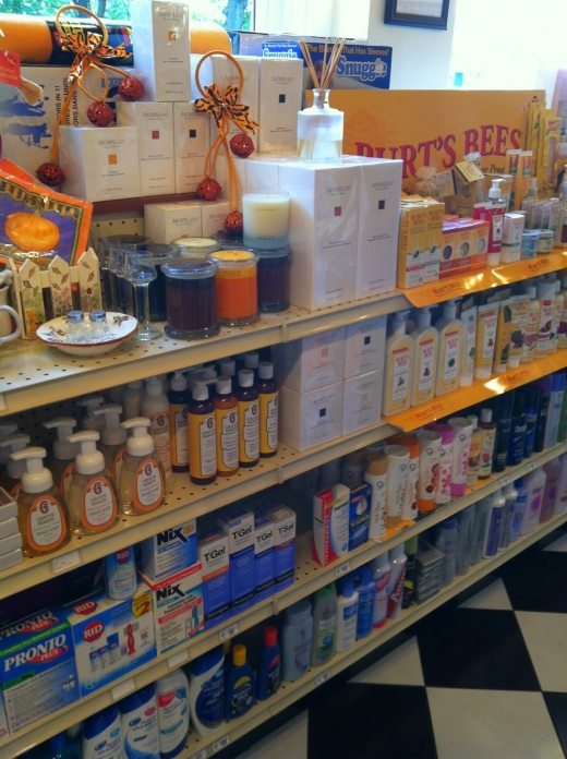 Roslyn Pharmacy in Roslyn City, New York, United States - #4 Photo of Point of interest, Establishment, Store, Health, Pharmacy