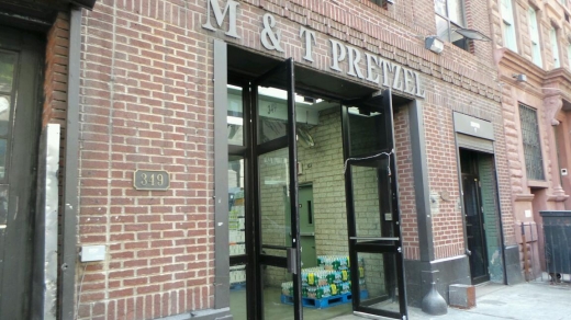 M & T Pretzel Inc in New York City, New York, United States - #1 Photo of Food, Point of interest, Establishment, Store