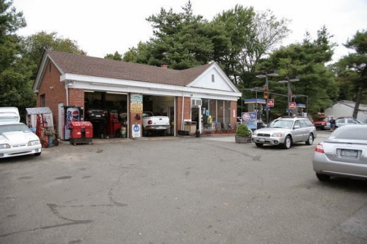 Rob's Auto Care Inc in Larchmont City, New York, United States - #1 Photo of Point of interest, Establishment, Store, Gas station, Car repair
