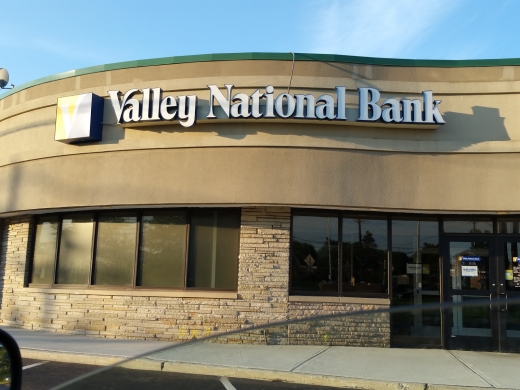 Photo by Earl Grosser for Valley National Bank