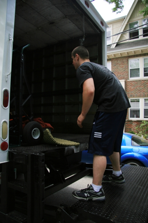 Photo by <br />
<b>Notice</b>:  Undefined index: user in <b>/home/www/activeuser/data/www/vaplace.com/core/views/default/photos.php</b> on line <b>128</b><br />
. Picture for Oscar's Moving Company in Floral Park City, New York, United States - Point of interest, Establishment, Moving company, Storage