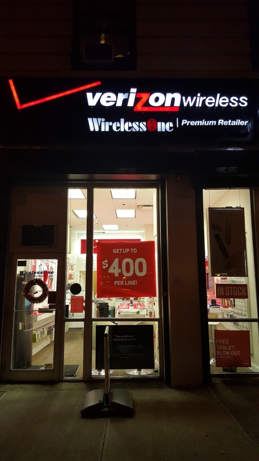 Photo by <br />
<b>Notice</b>:  Undefined index: user in <b>/home/www/activeuser/data/www/vaplace.com/core/views/default/photos.php</b> on line <b>128</b><br />
. Picture for Verizon in New York City, New York, United States - Point of interest, Establishment, Store, Electronics store