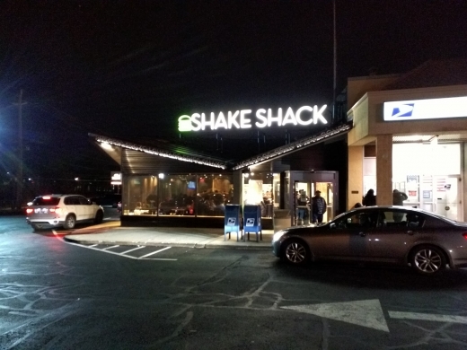 Shake Shack in North New Hyde Park City, New York, United States - #3 Photo of Restaurant, Food, Point of interest, Establishment, Store
