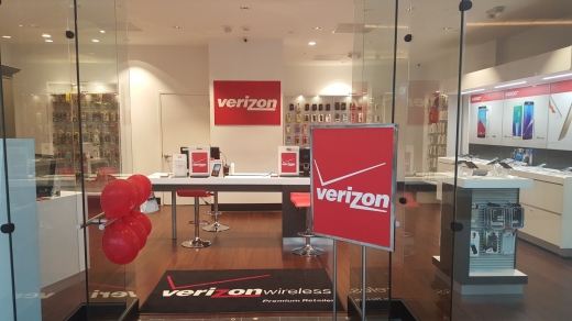 Verizon Wireless Premium Retailer / R Wireless - Garden City, NY in Garden City, New York, United States - #2 Photo of Point of interest, Establishment, Store, Electronics store