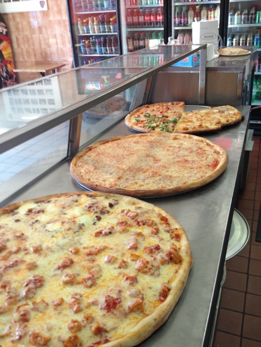 Rocco's Pizzeria in Bronx City, New York, United States - #3 Photo of Restaurant, Food, Point of interest, Establishment