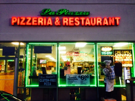 La Piazza Pizzeria & Restaurant in Staten Island City, New York, United States - #1 Photo of Restaurant, Food, Point of interest, Establishment, Meal delivery