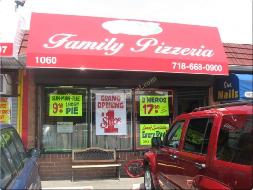 F & F Family Pizzeria in Staten Island City, New York, United States - #1 Photo of Restaurant, Food, Point of interest, Establishment, Meal takeaway, Meal delivery