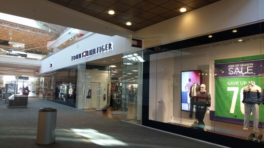 Tommy Hilfiger in Elizabeth City, New Jersey, United States - #1 Photo of Point of interest, Establishment, Store, Clothing store