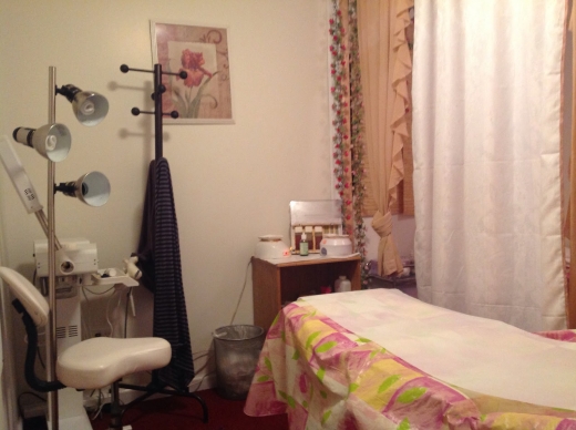 Mahrose waxing and threading place Inc in West Hempstead City, New York, United States - #3 Photo of Point of interest, Establishment, Health, Spa, Beauty salon, Hair care