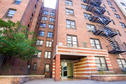 Sheridan Plaza in Bronx City, New York, United States - #1 Photo of Point of interest, Establishment, Real estate agency