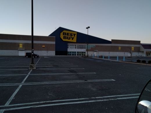 Best Buy in Westbury City, New York, United States - #1 Photo of Point of interest, Establishment, Store, Home goods store, Electronics store
