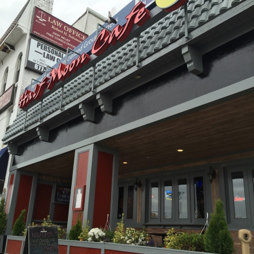 Half Moon Cafe in Long Beach City, New York, United States - #1 Photo of Restaurant, Food, Point of interest, Establishment, Bar