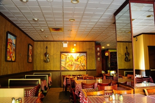 V&T Pizzeria in New York City, New York, United States - #2 Photo of Restaurant, Food, Point of interest, Establishment, Bar