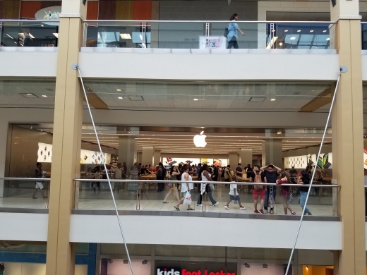 Apple Queens Center in Queens City, New York, United States - #4 Photo of Point of interest, Establishment, Store, Electronics store