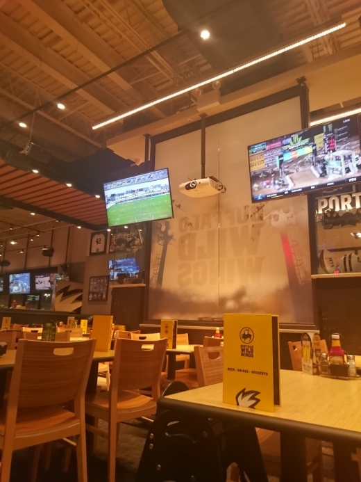 Buffalo Wild Wings in Queens City, New York, United States - #4 Photo of Restaurant, Food, Point of interest, Establishment, Meal takeaway, Bar