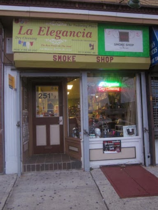 Alteraciones La Elega in Elizabeth City, New Jersey, United States - #1 Photo of Point of interest, Establishment, Laundry
