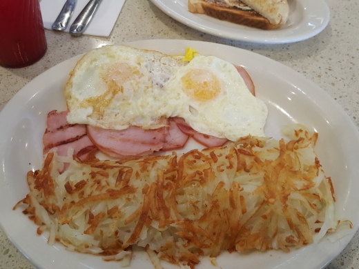 Cross Bay Diner in Howard Beach City, New York, United States - #3 Photo of Restaurant, Food, Point of interest, Establishment, Bar