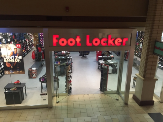 Foot Locker in Jersey City, New Jersey, United States - #1 Photo of Point of interest, Establishment, Store, Clothing store, Shoe store