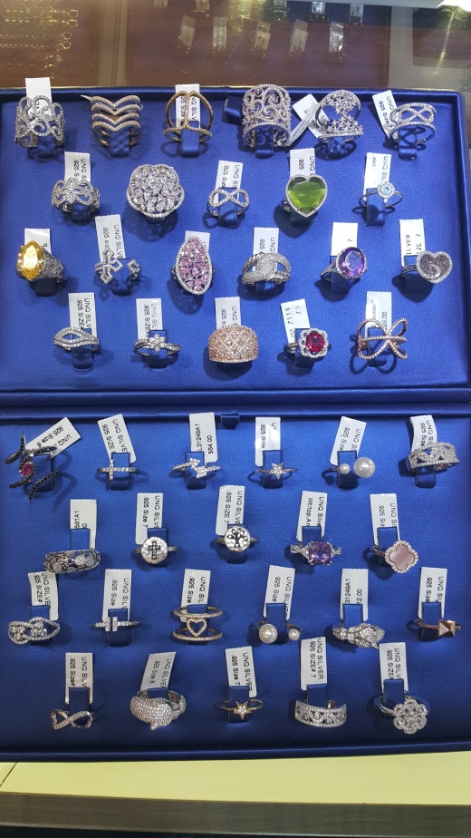 Photo by <br />
<b>Notice</b>:  Undefined index: user in <b>/home/www/activeuser/data/www/vaplace.com/core/views/default/photos.php</b> on line <b>128</b><br />
. Picture for Glamorous Jewelers in Mamaroneck City, New York, United States - Point of interest, Establishment, Finance, Store, Jewelry store