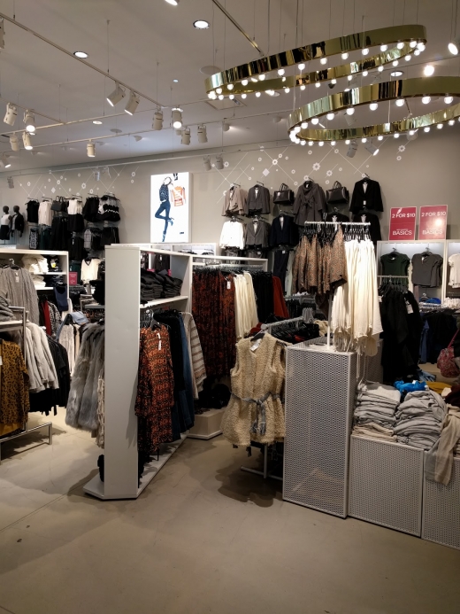 H&M in Brooklyn City, New York, United States - #3 Photo of Point of interest, Establishment, Store, Clothing store