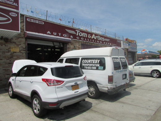 Tom & Artie Auto and Collision Repairs in Brooklyn City, New York, United States - #2 Photo of Point of interest, Establishment, Store, Car repair
