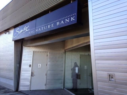 Signature Bank in Bronx City, New York, United States - #1 Photo of Point of interest, Establishment, Finance, Atm, Bank
