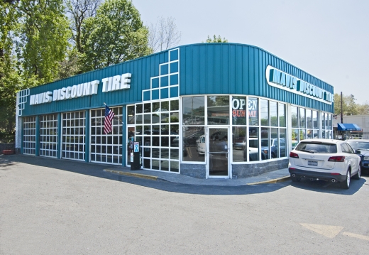 Mavis Discount Tire in Great Neck City, New York, United States - #1 Photo of Point of interest, Establishment, Store, Car repair