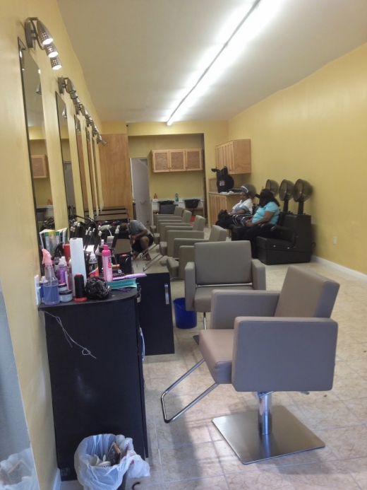 Clicqers Beauty Salon in Queens City, New York, United States - #3 Photo of Point of interest, Establishment, Store, Hair care