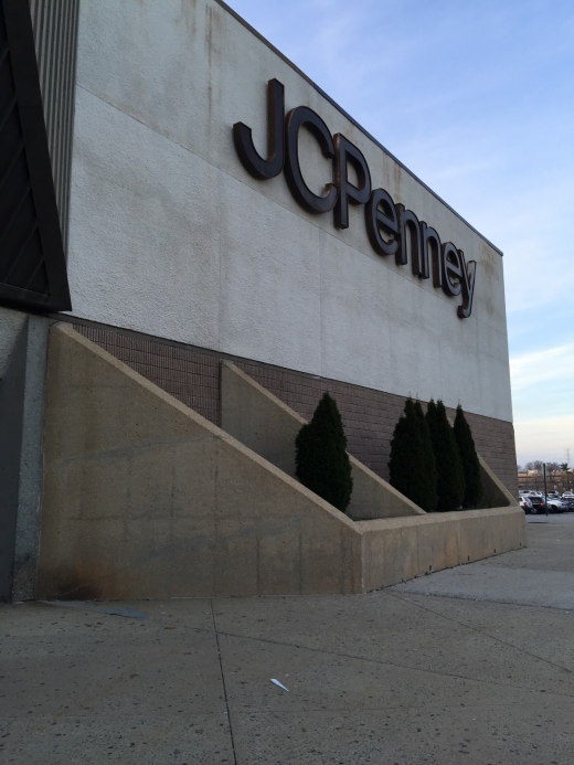 JCPenney in Woodbridge Township City, New Jersey, United States - #2 Photo of Point of interest, Establishment, Store, Jewelry store, Home goods store, Clothing store, Furniture store, Shoe store, Department store