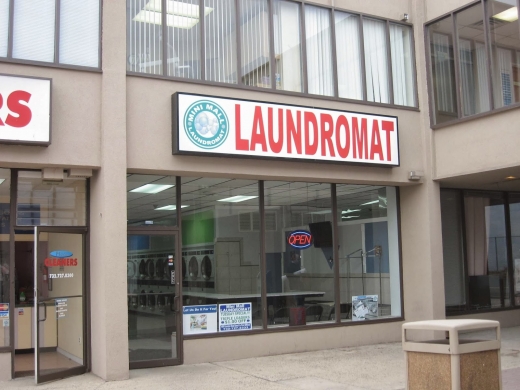 Mini Mall Laundromat in Parlin City, New Jersey, United States - #1 Photo of Point of interest, Establishment, Laundry
