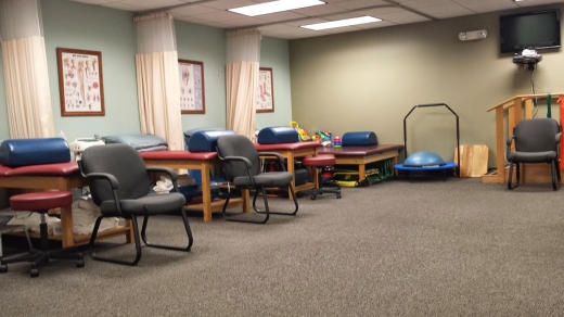 Metro Physical & Aquatic Therapy in Great Neck City, New York, United States - #2 Photo of Point of interest, Establishment, Health, Physiotherapist
