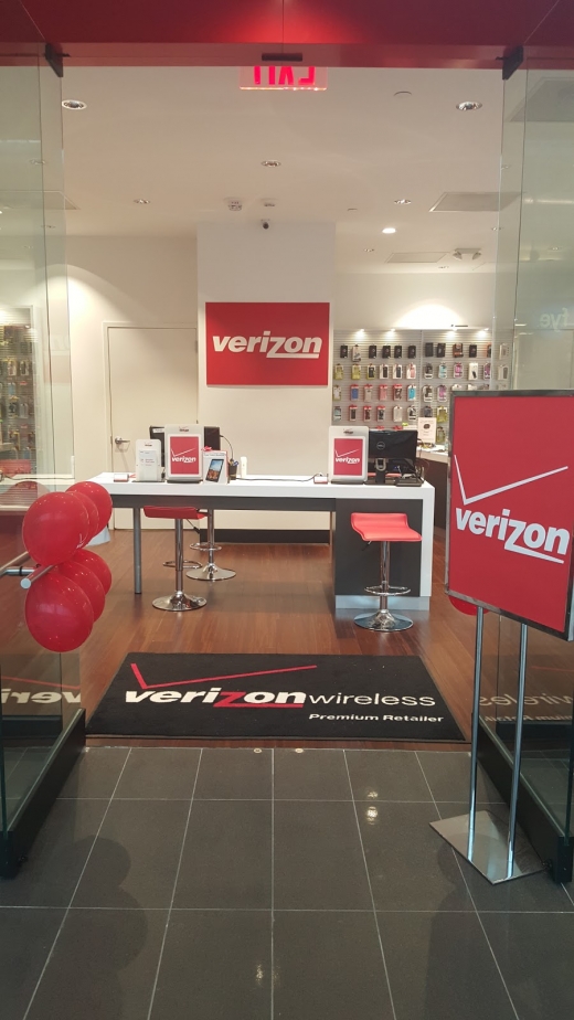 Verizon Wireless Premium Retailer / R Wireless - Garden City, NY in Garden City, New York, United States - #3 Photo of Point of interest, Establishment, Store, Electronics store