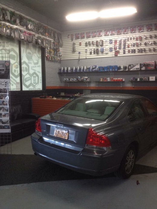 Leo's Autosound and Mobile Electronic in Bronx City, New York, United States - #3 Photo of Point of interest, Establishment, Car repair