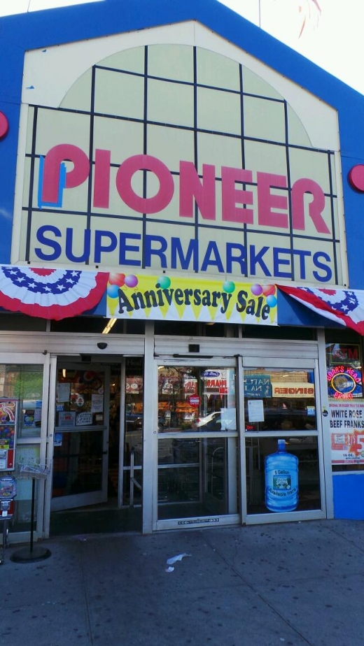 Photo by Walkertwentytwo NYC for Pioneer Supermarket