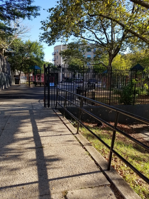 Horseshoe Park in Bronx City, New York, United States - #1 Photo of Point of interest, Establishment, Park