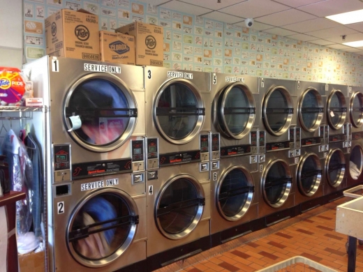 Lindenwood Laundromat in Howard Beach City, New York, United States - #3 Photo of Point of interest, Establishment, Laundry