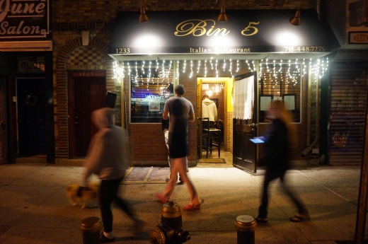 Bin 5 in Staten Island City, New York, United States - #3 Photo of Restaurant, Food, Point of interest, Establishment, Bar