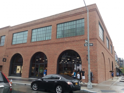 Apple Williamsburg in Brooklyn City, New York, United States - #1 Photo of Point of interest, Establishment, Store, Electronics store