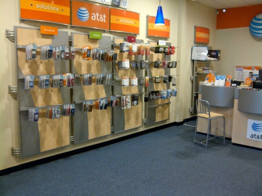 Hot Spot Wireless (at&t authorized retailer) in Glen Cove City, New York, United States - #3 Photo of Point of interest, Establishment, Store