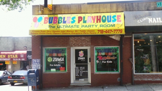 Photo by Walkerone NYC for Bubbles Playhouse