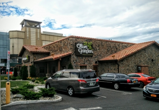 Olive Garden in Queens City, New York, United States - #1 Photo of Restaurant, Food, Point of interest, Establishment, Meal takeaway