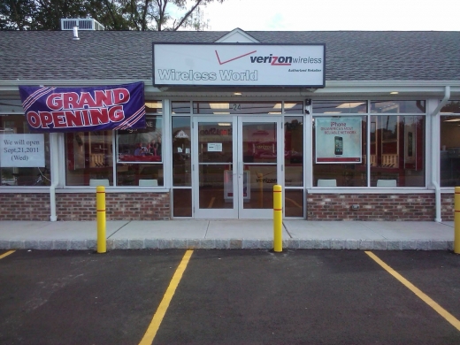 Verizon Wireless World of Bergenfield in Bergenfield City, New Jersey, United States - #1 Photo of Point of interest, Establishment, Store, Electronics store