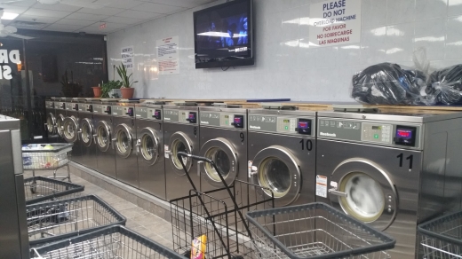 M & V Laundromat in Bronx City, New York, United States - #2 Photo of Point of interest, Establishment, Laundry