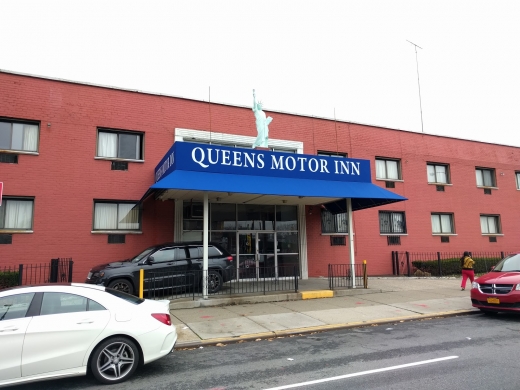 Photo by SO C for Queens Motor Inn