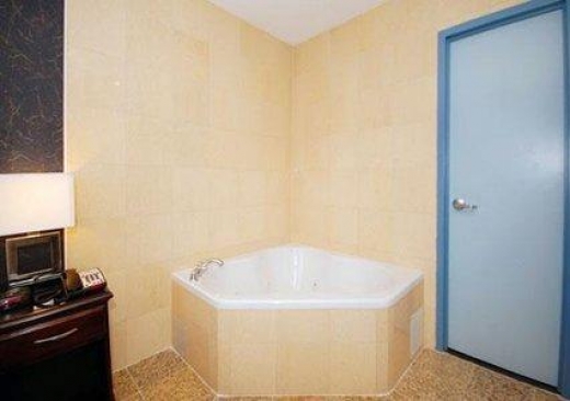 Quality Inn in Floral Park City, New York, United States - #3 Photo of Point of interest, Establishment, Lodging